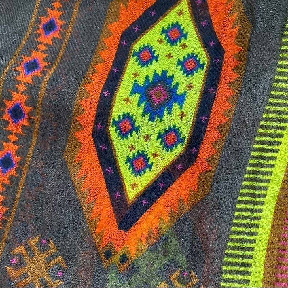 Beautiful colorful scarf - Picture 2 of 4